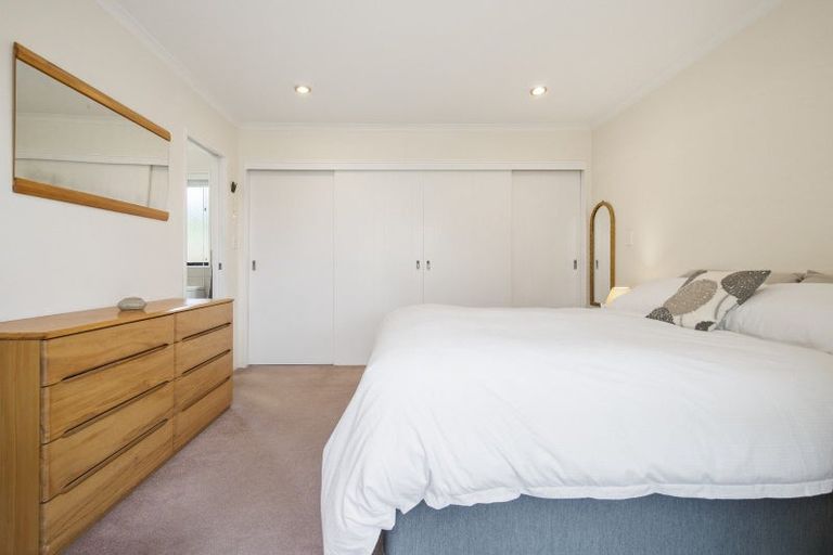 Photo of property in 25 Ripple Grove, Waiuku, 2123