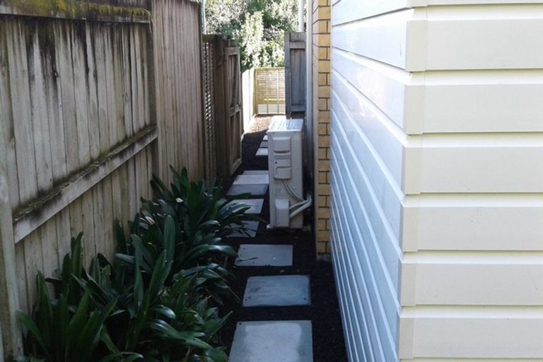 Photo of property in 12 Barnea Circle, Glen Eden, Auckland, 0602