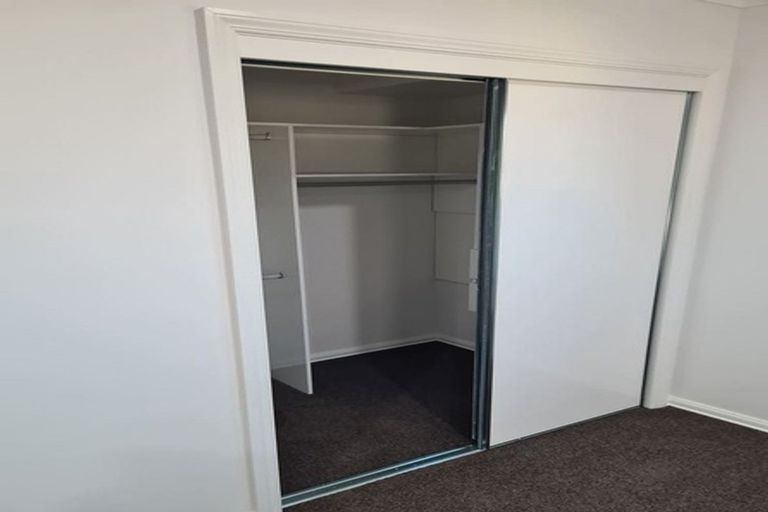 Photo of property in 36 Trias Road, Totara Vale, Auckland, 0629