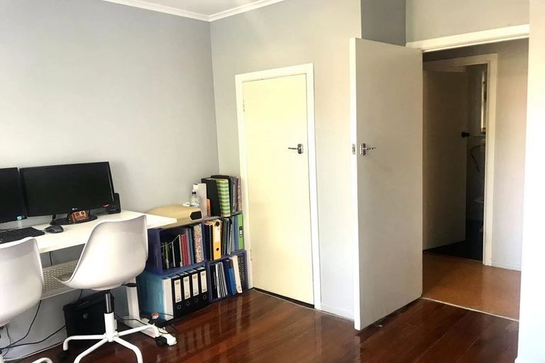 Photo of property in 27 Kohekohe Street, New Lynn, Auckland, 0600