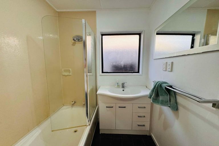 Photo of property in 4 Newland Court, Palmerston North, 4410