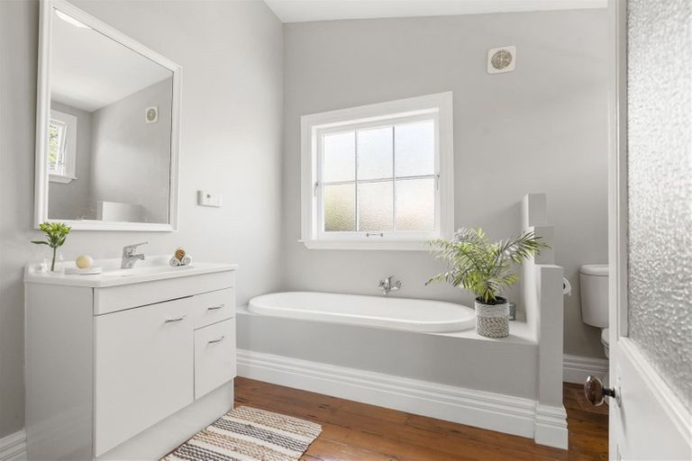 Photo of property in 39 Ewen Alison Avenue, Devonport, Auckland, 0624