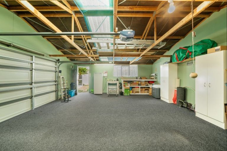 Photo of property in 33 Heta Road, Highlands Park, New Plymouth, 4312