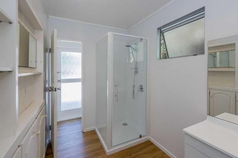 Photo of property in 21 Ruru Street, Waikanae, 5036