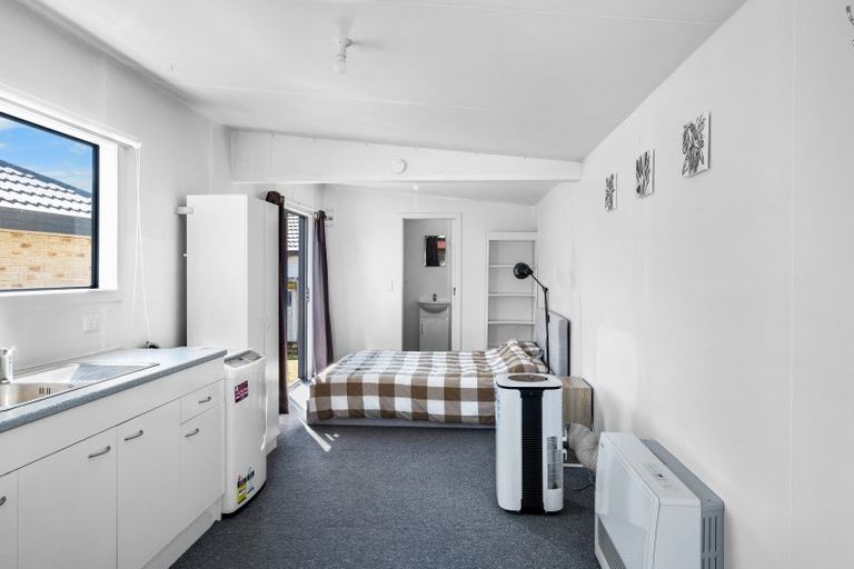 Photo of property in 18 Boston Parade, Kelvin Grove, Palmerston North, 4414