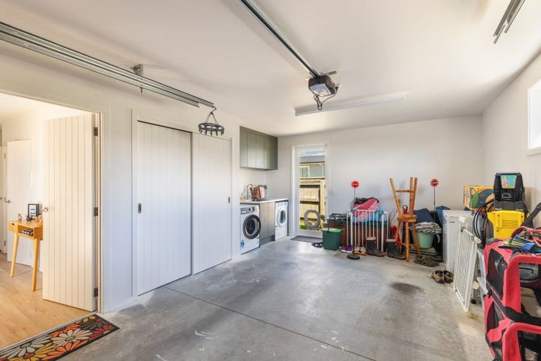 Photo of property in 6 Toutouwai Lane, Inglewood, 4330