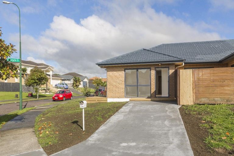 Photo of property in 13 Attymon Lane, East Tamaki, Auckland, 2016