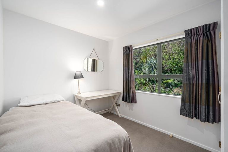 Photo of property in 117 Woodman Drive, Tawa, Wellington, 5028