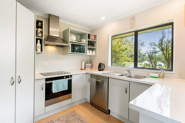 Photo of property in 52 Wattle Farm Road, Wattle Downs, Auckland, 2103