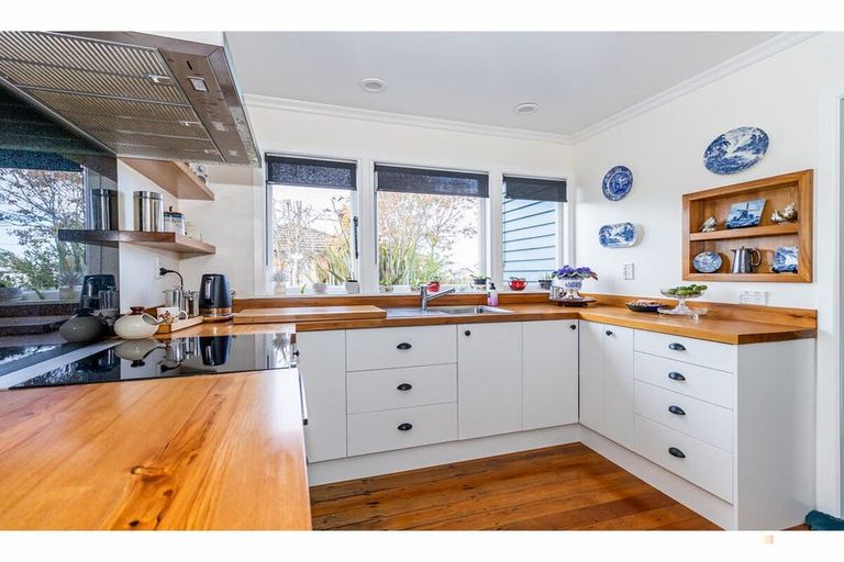 Photo of property in 12 Parsonage Road, Waimate, 7924