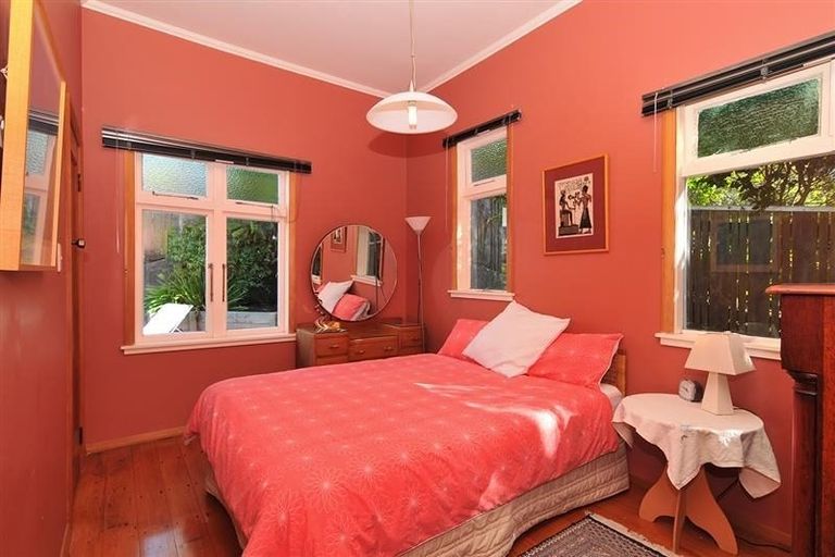 Photo of property in 35 Dorking Road, Brooklyn, Wellington, 6021