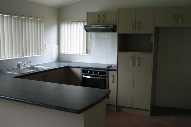 Photo of property in 8 Kayle Glen, West Harbour, Auckland, 0618