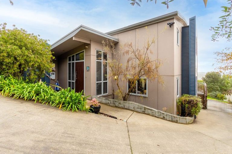 Photo of property in 48 Kotare Street, Waikanae, 5036
