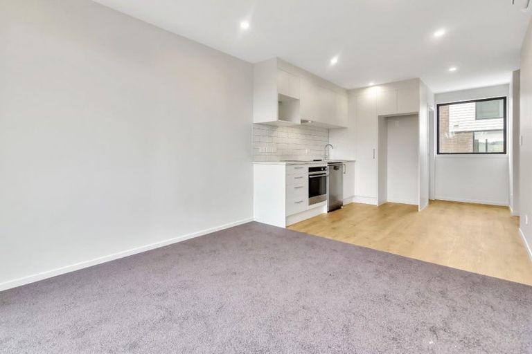 Photo of property in 6/1 Fruitvale Road, New Lynn, Auckland, 0600