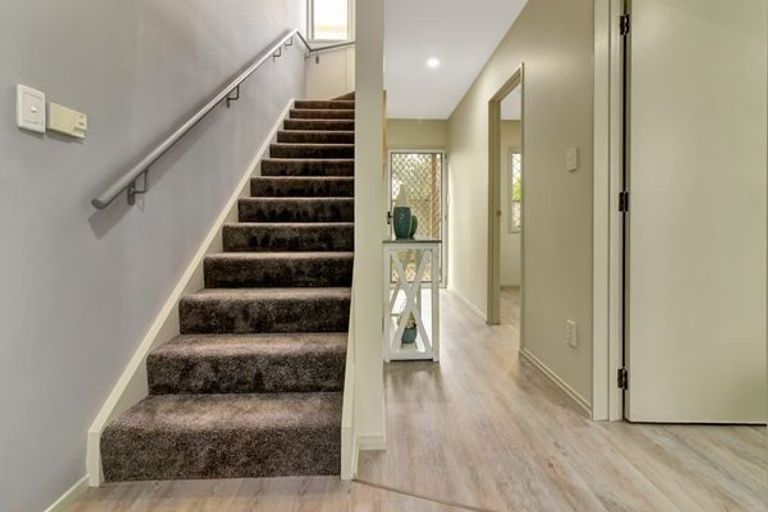 Photo of property in Emery Gardens, 1/4 Ambrico Place, New Lynn, Auckland, 0600