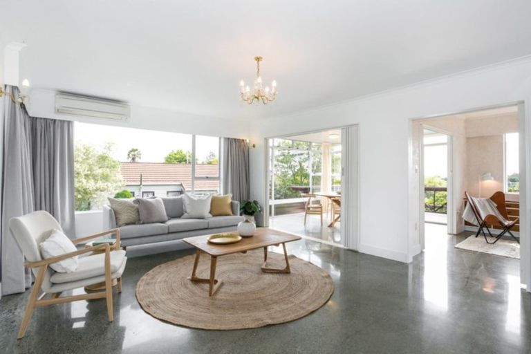 Photo of property in 23 Tauroa Road, Havelock North, 4130