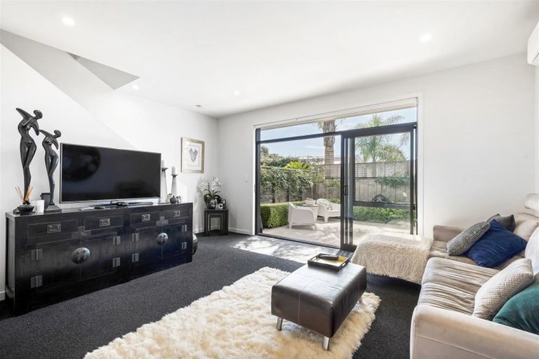 Photo of property in 6/50 Ocean View Road, Northcote, Auckland, 0627