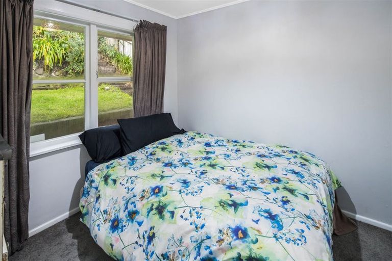 Photo of property in 102 Kenmore Street, Newlands, Wellington, 6037