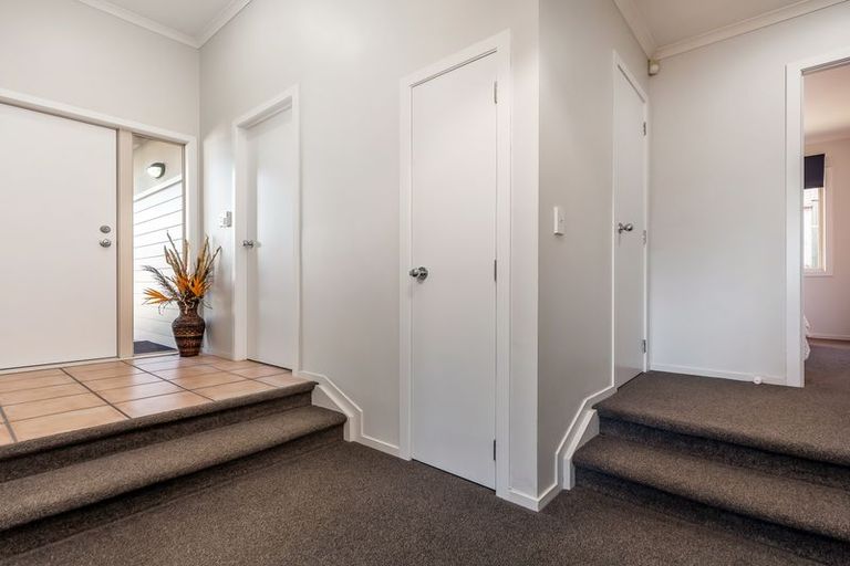 Photo of property in 15 Cinnabar Place, Westgate, Auckland, 0614