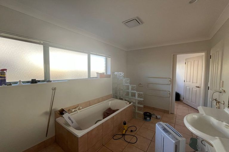 Photo of property in 2/10 Nadine Place, Mangere Bridge, Auckland, 2022