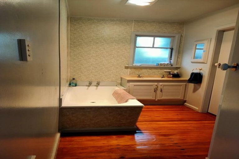 Photo of property in 18 Coniston Avenue, Ilam, Christchurch, 8041