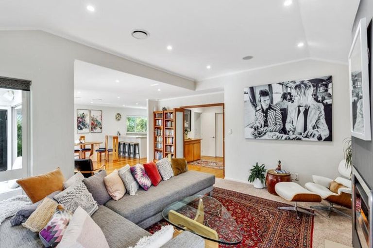 Photo of property in 9 Sandown Road, Rothesay Bay, Auckland, 0630