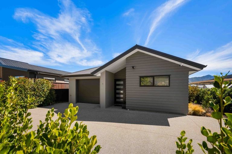 Photo of property in 2 Collie Road, Pukekohe, 2120