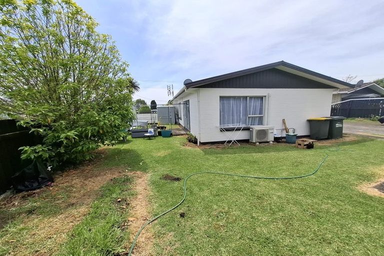Photo of property in 2/52 Bayly Street, Waitara, 4320