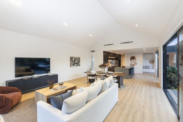 Photo of property in 184 Weston Road, St Albans, Christchurch, 8052