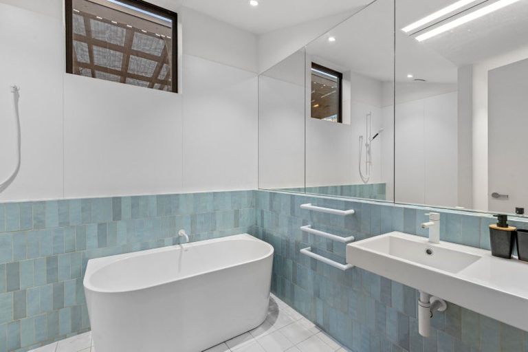 Photo of property in 6 Stackbrae Avenue, Wanaka, 9305