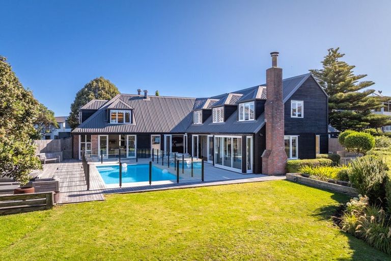 Photo of property in 34 Seatoun Heights Road, Seatoun, Wellington, 6022