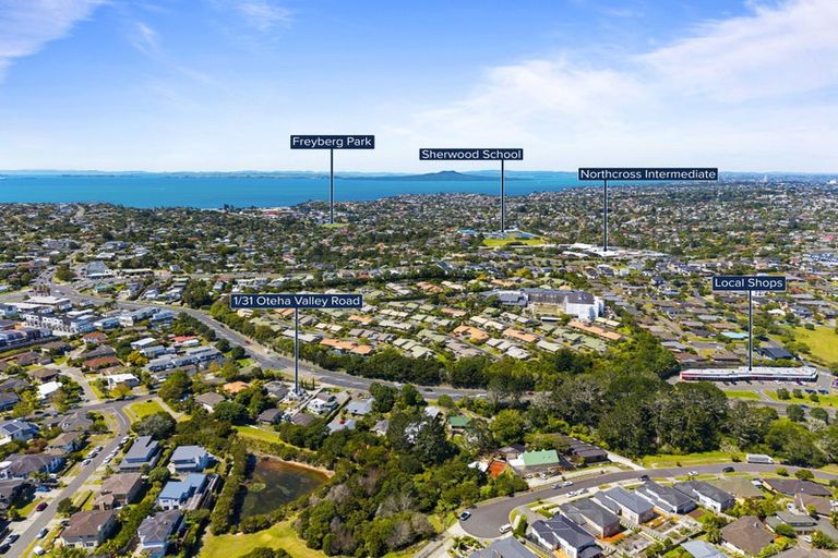 Photo of property in 1/31 Oteha Valley Road, Northcross, Auckland, 0632