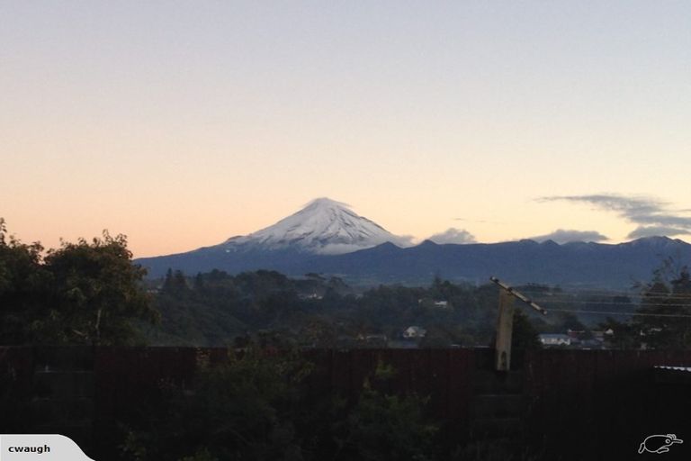 Photo of property in 86 Awanui Street, Merrilands, New Plymouth, 4312