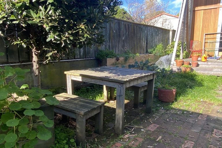 Photo of property in 61 Herald Street, Berhampore, Wellington, 6023