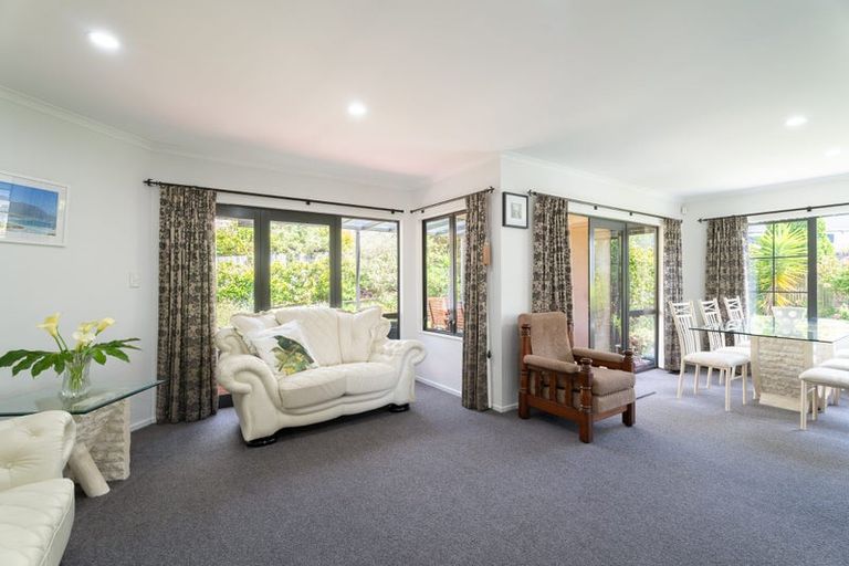 Photo of property in 53 Amesbury Drive, Churton Park, Wellington, 6037