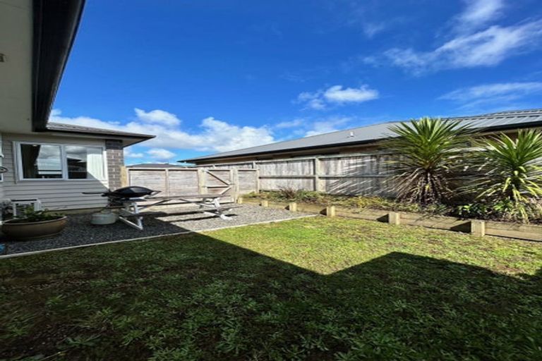Photo of property in 11 Raymond Grace Avenue, Huapai, Kumeu, 0810