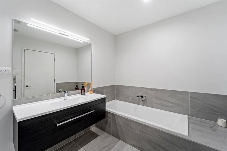 Photo of property in 4 Nohanga Lane, Hobsonville, Auckland, 0616