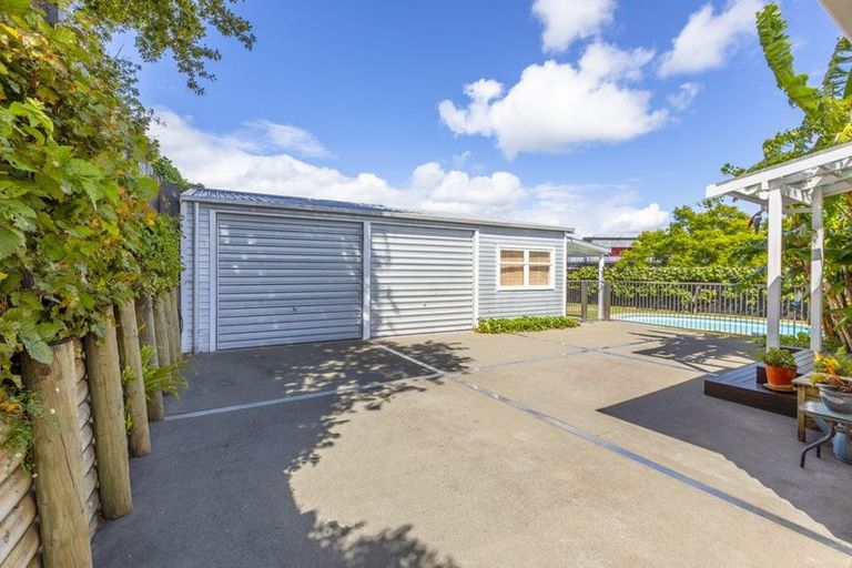 Photo of property in 16 Gladstone Road, Bluff Hill, Napier, 4110