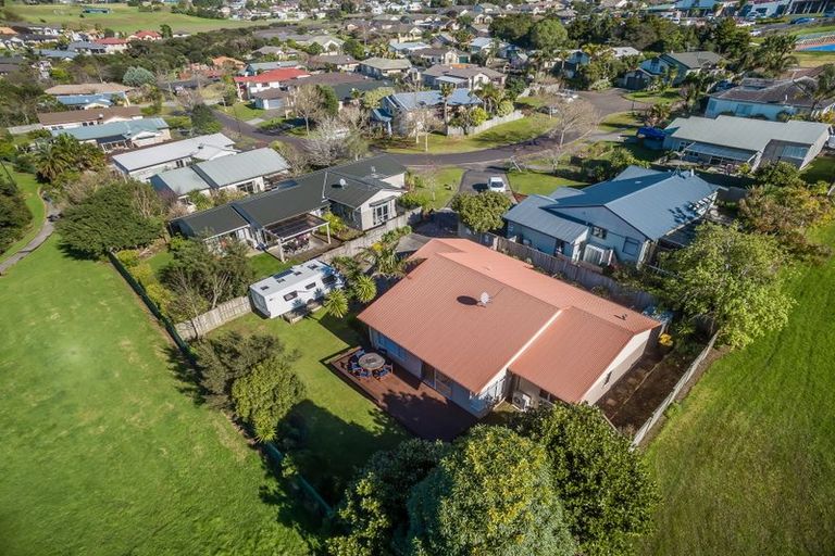 Photo of property in 15 Cinnabar Place, Westgate, Auckland, 0614