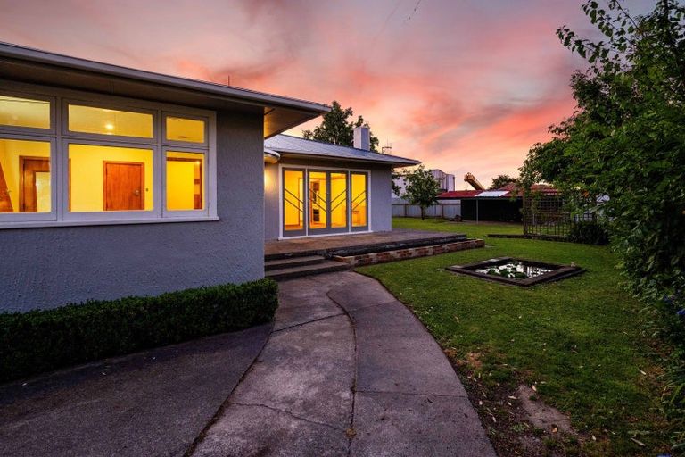 Photo of property in 4 Milson Line, Roslyn, Palmerston North, 4414