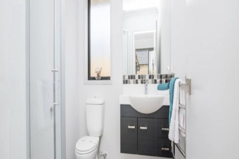 Photo of property in 138 Taupaki Road, Taupaki, 0782