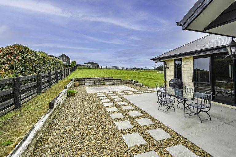 Photo of property in 133 Mcrobbie Road, Kingseat, Papakura, 2580