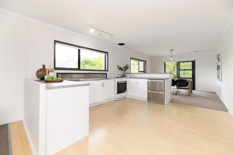 Photo of property in 7 Valdese Rise, Browns Bay, Auckland, 0630