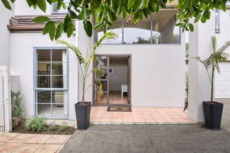 Photo of property in 31 Oakwood Grove, Eastern Beach, Auckland, 2012