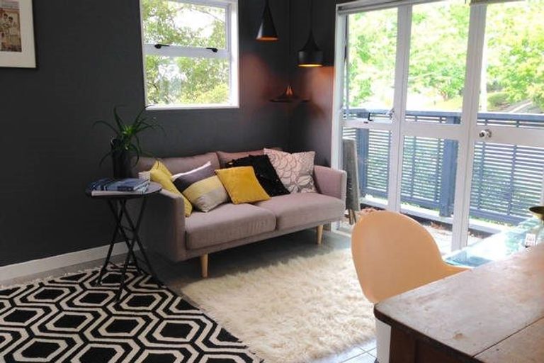 Photo of property in 14a Glade Place, Birkenhead, Auckland, 0626