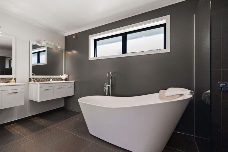 Photo of property in 24 Ethereal Crescent, Mount Pisa, Cromwell, 9383