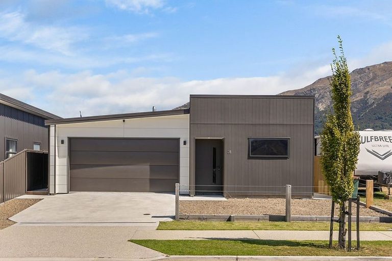 Photo of property in 28 Dunn Street, Lake Hawea, 9382