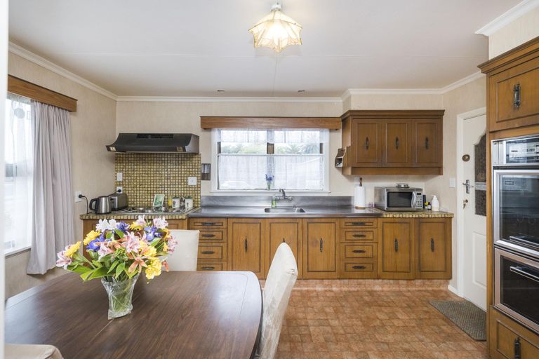 Photo of property in 64 College Street, Awapuni, Palmerston North, 4412