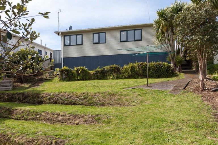Photo of property in 17 York Crescent, Westown, New Plymouth, 4310