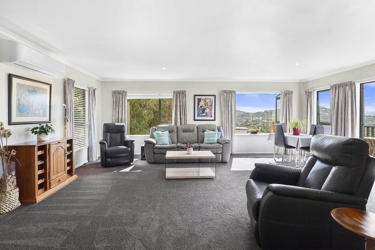 Photo of property in 29 Chartwell Drive, Crofton Downs, Wellington, 6035